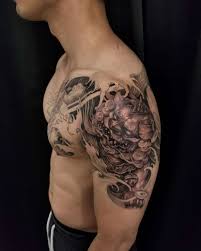Beautiful watch shoulder blade tattoo. Everything You May Need To Know About Shoulder Tattoos Chronic Ink