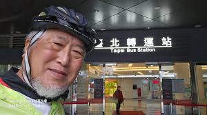 1140307壯哥要騎車出遊了，每年都去台南看林初俾木棉花，要去玩幾天嘍，沒跟車隊提前去看黃花風鈴木等，PP騎樓。 哇哇哇，鐵馬又包廂了呵，免費票。