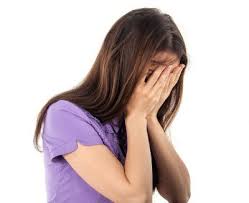 Cuando una persona tiene tristeza esta puede llorar, reír, sufrir de nervios y muchos otros procesos. La Tristeza Que Es Tipos Como Superarla Y Como Vivir Un Duelo