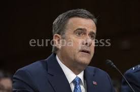 El director general de Cultura del Gobierno de Aragón, Pedro Olloqui, junto  a la alcaldesa de Teruel, Emma Buj, y el escritor Luis Zueco, encargado de  leer el pregón, en la inauguración