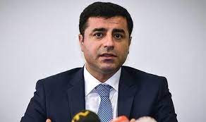Son sözleri sorulan sanık selahattin demirtaş, kahrolsun faşizm, yaşasın barış ve emek. ifadelerini kullandı. Selahattin Demirtas In Hapis Cezasi Onandi