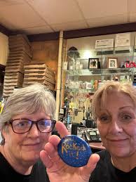 Abby's Pizza donates to cross country team