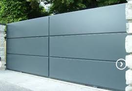 Nos Portail Coulissant Sur Mesure En Aluminium Nao Permettent D Allier Qualite Design Et Modernite Portail Jardin Portail Coulissant Portail Jardin Portail