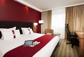 Each guest room at this holiday inn has design décor and a private bathroom with a bathtub or shower. Hotel Holiday Inn Paris Marne La Vallee An Ihg Noisy Le Grand The Best Offers With Destinia