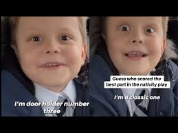 Adorable moment boy tells his mum his 'classic role' at nativity play [in  french]