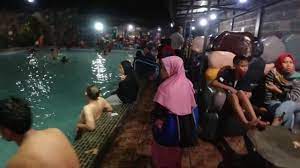 Nah, jika anda ingin berwisata ke cipanas maka anda harus mencari referensi alamat danau dariza hotel & resort berada di jl. Aneh Cipanas Garut Renang Di Malam Hari Youtube