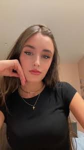 Lisa Dufour's Instagram, Twitter & Facebook