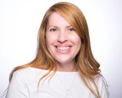 Leslie Perry's Instagram, Twitter & Facebook