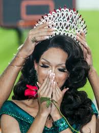 Aqui a pandemia não chega: como foi o concurso de drag na Praia Grande -  25112020 - UOL TAB