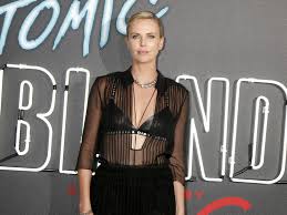 Film mit charlize theron über eine mörderin, 2003 oft nachts aktiver schwarzer leopard römische herrscher trugen einen kranz aus diesen kosmischen anfang hat niemand gehört. Charlize Theron War Fruher Eine Kifferin