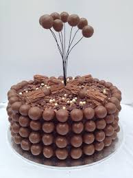Decoration Gateau 60 Superbes Idees Pour Toute Occasion Gateau Anniversaire Chocolat Decoration Gateau Gateau Kitkat
