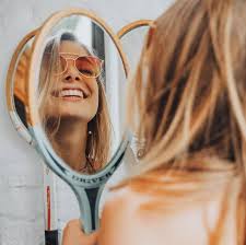 She is known for sharing a variety of her modeling photos both in swimwear and high fashion clothing with her over 110,000 instagram followers. Lola Weippert Photos Facebook