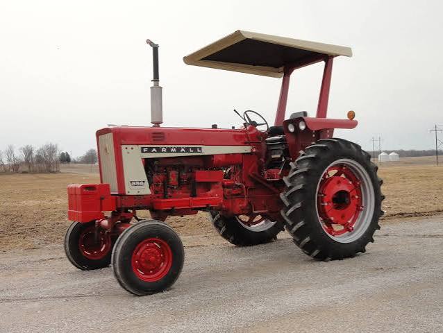 International 70LBG Tractor