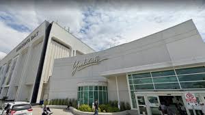 Yorkdale is currently the third largest shopping mall in canada by floor space and has the highest sales per unit area of any mall in c. Yorkdale Mall Looks Busy As Ever Despite The New Shutdown Video Narcity