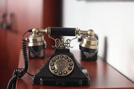 Am 26.10.1861 präsentiert der deutsche lehrer und tüftler johann philipp reis in frankfurt sein »telephon« zum ersten mal in der öffentlichkeit. Wer Hat Das Telefon Erfunden Badango