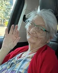 Ellis Hubbard's Instagram, Twitter & Facebook