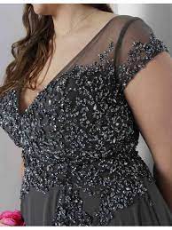 Voir plus d'idées sur le thème robe d'intérieur, broderie haute couture, motifs de broderie perlée. Robe De Soiree Longue Voile Et Perles Gris Anne Sophie