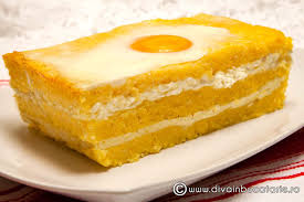 In momentul in care incepe sa fiarba apa, se pune, in ploaie, faina de malai, amestecand mereu ca sa nu se faca cocoloase. Mamaliga Cu Branza La Cuptor Diva In Bucatarie