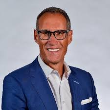 Chris Hibbs's Instagram, Twitter & Facebook