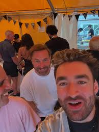 Swipe for a French surprise🤣 How would you name this trio?👇This may be my  fav selfie since @KatyPerry photobombed me 10+ years ago haha 🤪