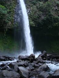 Located in the heart of la fortuna, this apartment building is 0.1 mi (0.1 km) from la fortuna waterfall and within 12 mi (20 km) of arenal volcano national. File La Fortuna Waterfall Jpg Wikipedia