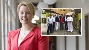 Nach dem rücktritt der bundesfamilienministerin giffey bleibt die frage, wer übernimmt. Warum Besuchte Franziska Giffey Eine Radikalen Moschee B Z Berlin