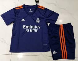 Sehen sie alle klassischen trikots von real madrid im football kit archive. Real Madrid Away Soccer Kit Kids 21 22 Soccertux