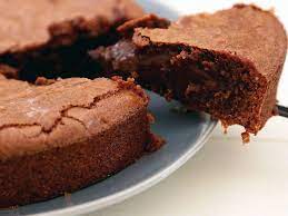 Comme un peu de réconfort est le bienvenu en ce moment, voici donc ce gâteau au chocolat craquant qui a conquis toute ma petite famille. Gateau Au Chocolat Express Recette De Gateau Au Chocolat Express Marmiton