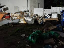 Erster toller Erfolg! Die Ortsbegehung vor 2 Wochen in der Slevogtstr.,  auch Knastblock genannt, hat Früchte getragen. Ich habe Bürgermeisterin  Kimmel bei dieser Begehung auf die Missstände dort hingewiesen: Monatelang  kein Licht