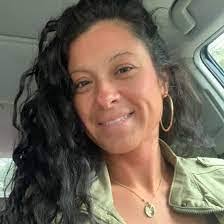 Beth Hounchell's Instagram, Twitter & Facebook