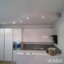 Il controsoffitto in cartongesso si fa per diversi motivi, ad esempio perché vuoi nascondere un soffitto rovinato, vuoi rinnovarlo o abbassarlo, hai l'esigenza quindi, puoi posare i pannelli di cartongesso. Pin Su I Nostri Lavori