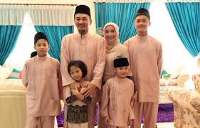 Armin zaharin ahmad zambri didakwa di mahkamah majistret shah alam hari ini. Suami Ziana Zain Dera Anak