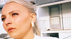 Kira Grunenberg, Author at American Songwriter