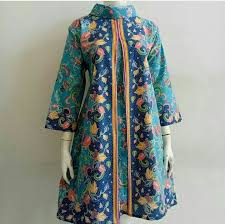 Banyak model baju tunik yang juga bisa dipakai untuk keseharian anda. Tunik Batik Gentong Warna Katun Halus Size M 96cm L 100cm Xl 104cm Pb 90cm Pl 51cm Idr 120 000 1pc Idr 115 000 Desain Blus Model Pakaian Model Baju Wanita
