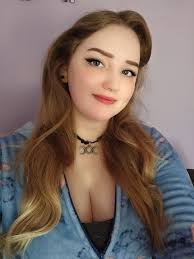 I like this picture of me. I think I look prettyyyyy!!! Which means it  probably won't get much attention haha. For some reason people seem to be  drawn to me putting myself