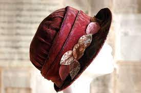 Vintage 20s Velvet Cloche Hat Box By Breadandbuttervtg On Etsy 136 00 Cloche Hat Beautiful Hats Vintage Velvet