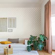 Abyat Kuwait فن اختيار ورق الجدران ورق الجدران له تأثير على تنسيق بيتك وجماله لذلك احرصي على التالي 1 للغرف الصغيرة احرصي على اختيار ورق الجدران ذات النقشات الهادئة ويفضل