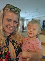 Hi All, My name is Leila Regan. If we haven't met before, I'm the  Children's Librarian at the Sierra Madre Public Library. I wanted to say  "Hi" 🤚 to everyone and let