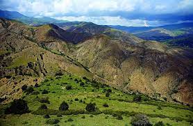 Wolken ziehen über die schneebedeckten gipfel der berge in. Armenien Uraltes Christliches Land Reiseziele Ch