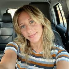 Amanda Holstein's Instagram, Twitter & Facebook