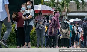 Najib loses cool, shouts at police. 2jasiycxgatxim