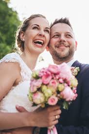 Die hochzeitsportraits sind die emotionalsten und schönsten fotos einer hochzeit, egal ob in der natur, vor der kirche oder an ausgefallen orten, hier ist alles möglich. Hochzeitsfotograf Moers Fotografie Bauer