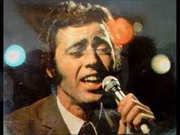 Γεννήθηκε στο κέντρο της αθήνας, ζει στο φάληρο. Stamaths Kokotas Mh Moy Xtypas Ta Mesanyxta Thn Porta Greek Music Music Vibes Greece