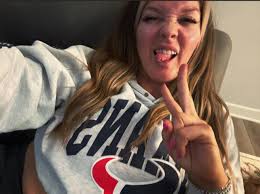 Avoiding engagement bait in online groups