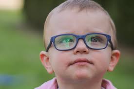 Can you remove glare from glasses in Lightroom?