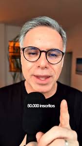 O vaso pertencia a uma mulher que o encomendou ao renomado artista alemão  Hans Coper, que nos anos 1950 era uma lenda da cerâmica. 🏺🤑