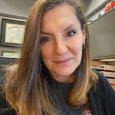 What can it be with this cat, is bigger than the a normal domestic cat,  with a tail of a bobcat, so, I wonder who is one of the parents ? 😻