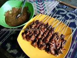 Ini karena saya bikin 2 versi untuk anak2 yg ga gitu pedas dan untuk dewasa yg pedas. Resep Sate Kambing Madura Bakar Empuk Bumbu Kacang Aneka Resep Masakan Sederhana Kreatif