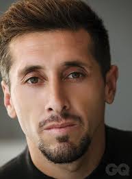 Héctor herrera es la portada de octubre de esta publicación.twitter: Debora Estrella Futbolista Hector Herrera Se Somete A Facebook