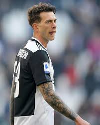 Black And White And Read All Over Juventus Pin By Albert Pena Mozombite On Futbol Tattoo In 2020 Football Players Football Juventus